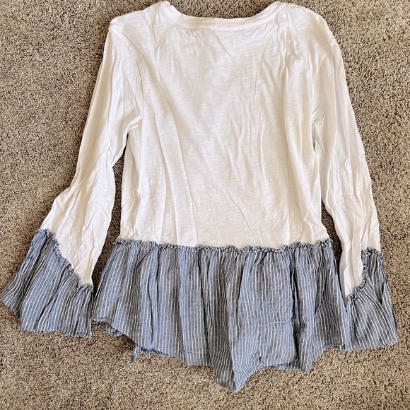 Cinq à Sept White Long Sleeve with pinstripe ruffle details, Size Small - Picture 3 of 4